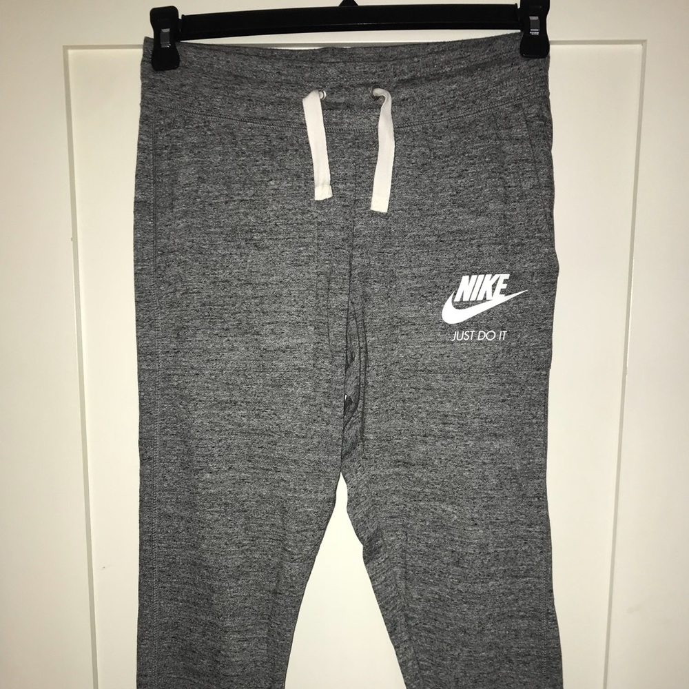 Nike cropped sweatpants
